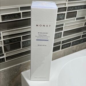 MONAT Be Balanced Foamy Cleanser - White